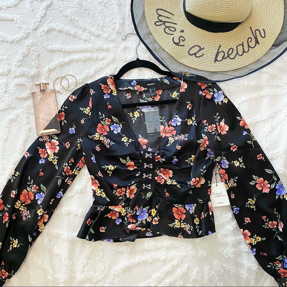 Forever 21 Floral Long Sleeve Crop Top in Small
